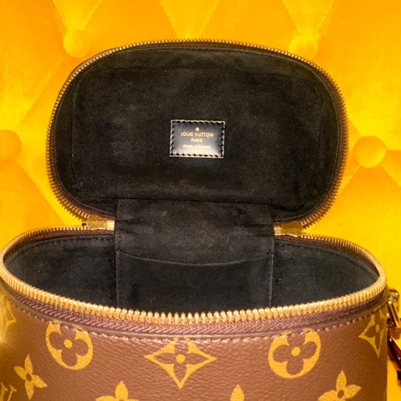 Louis Vuitton Bucket - Picture 9 of 14